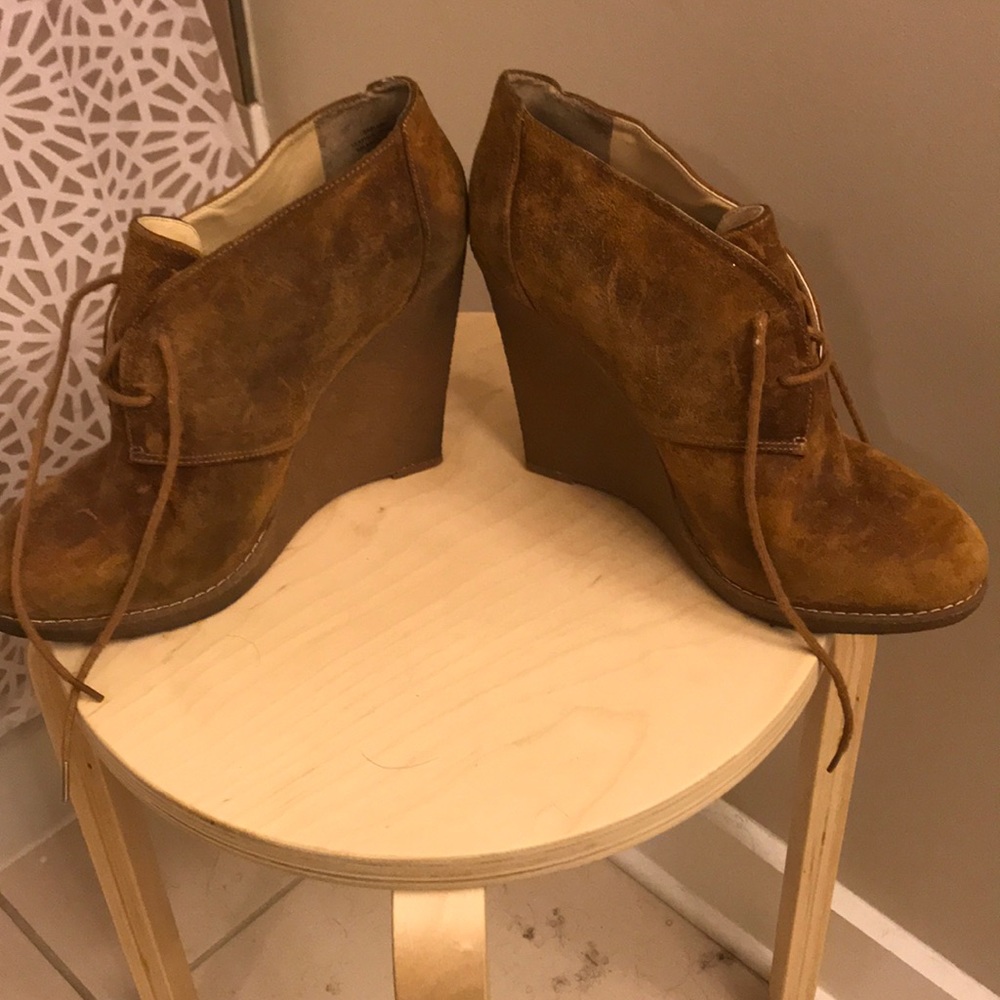 Chukka style boot with high heel - Picture 2 of 5